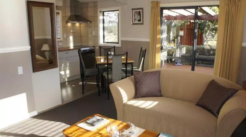 بانگلوی استاندارد 2 خوابه, Alpine Springs Motel