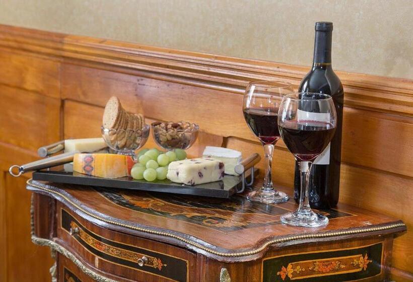 جناح ديلوكس, Glynn House Inn