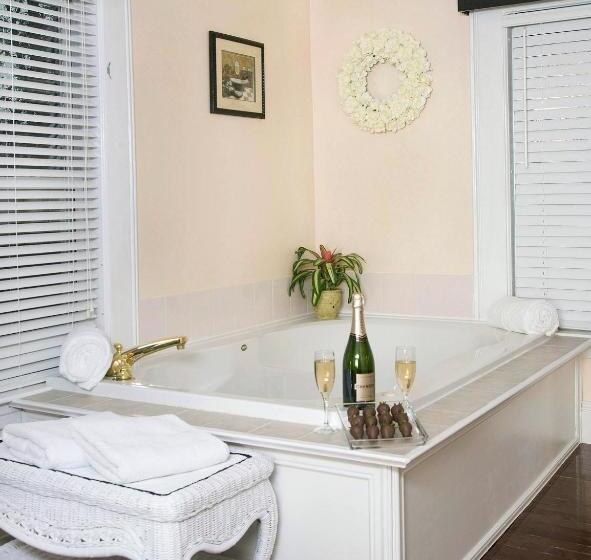 جناح ديلوكس, Glynn House Inn