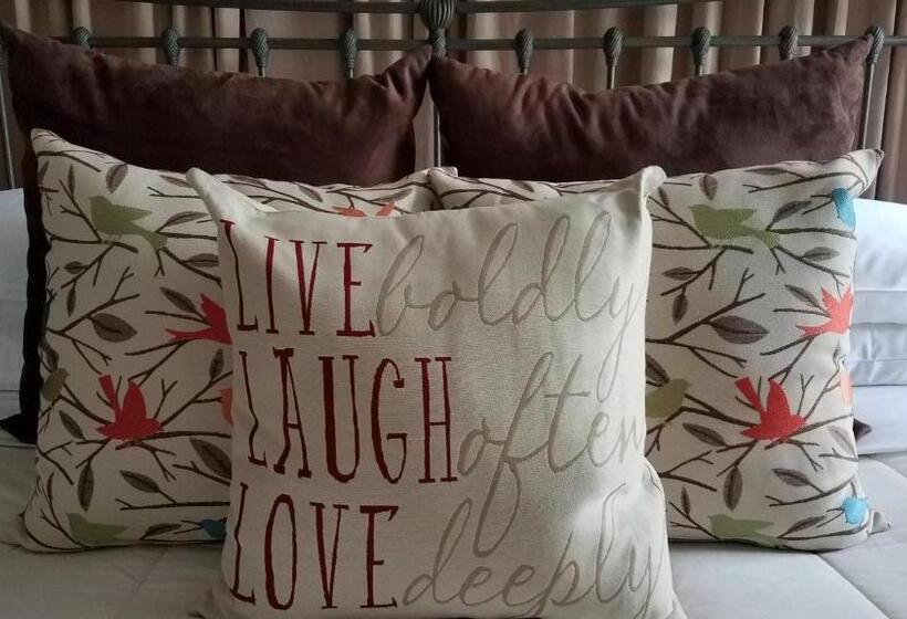 스탠다드 룸 킹사이즈 침대, Hummingbird Inn