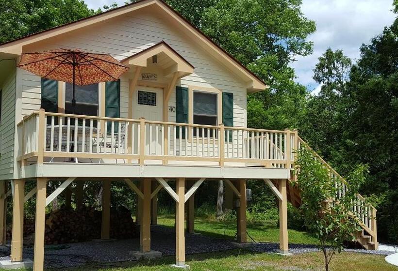 오두막, Hummingbird Inn