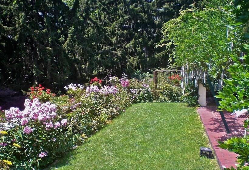 豪华房间, Whistler's Inn