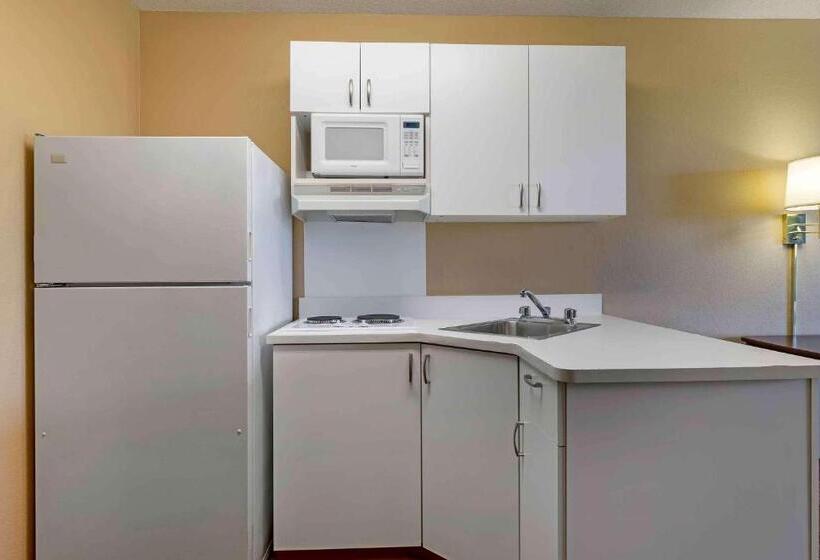 带大床的标准工作室, Extended Stay America Select Suites Chicago Hanover Park