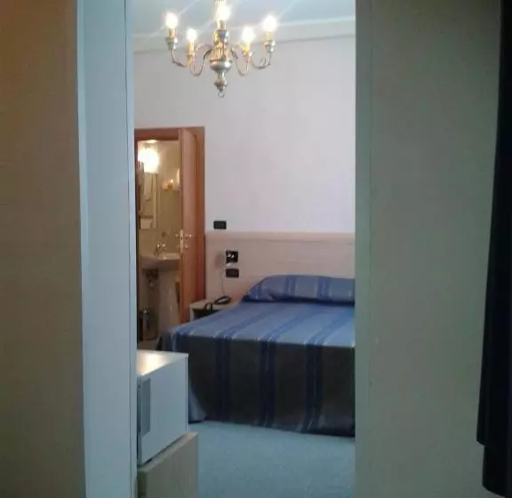 Standard Kolmen Hengen Huone, Albergo Villa Ester