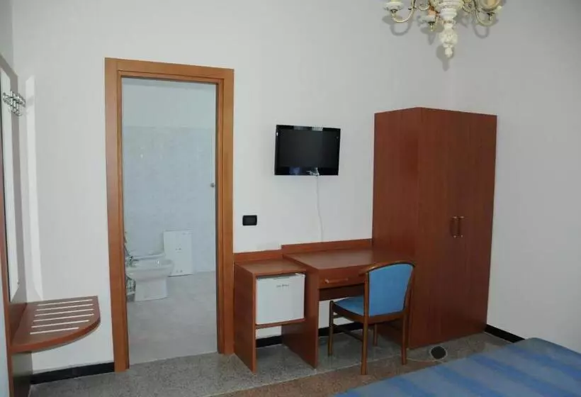 Standard-invahuone, Albergo Villa Ester