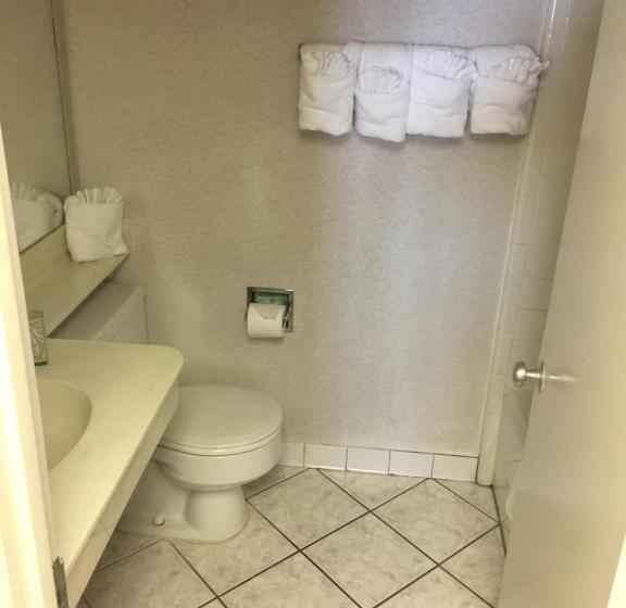 带2个双人床的标准工作室, Boardwalk Beach Resort