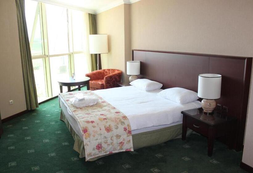 Superior Room King Size Bed, Marma Hotel Istanbul Asia