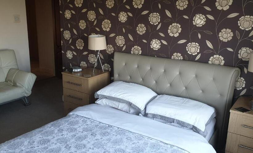 Номер Стандарт, Plumpton House