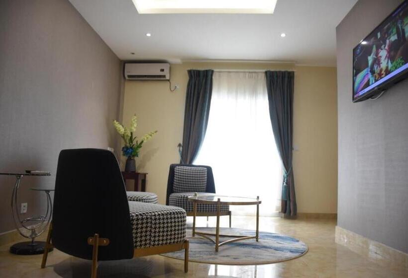 سوییت, Royal Palace