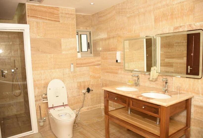 سوییت, Royal Palace