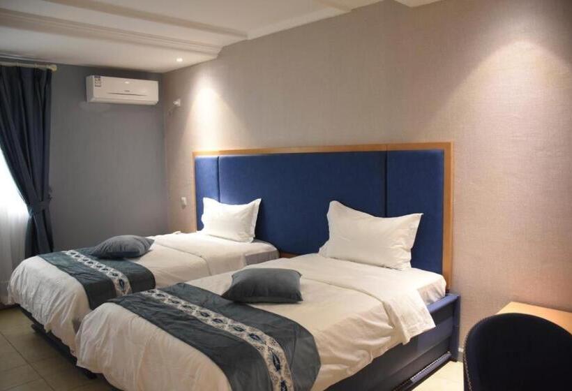 سوییت خانوادگی, Royal Palace