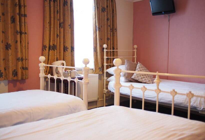 Номер Стандарт Трехместный, The Coach House