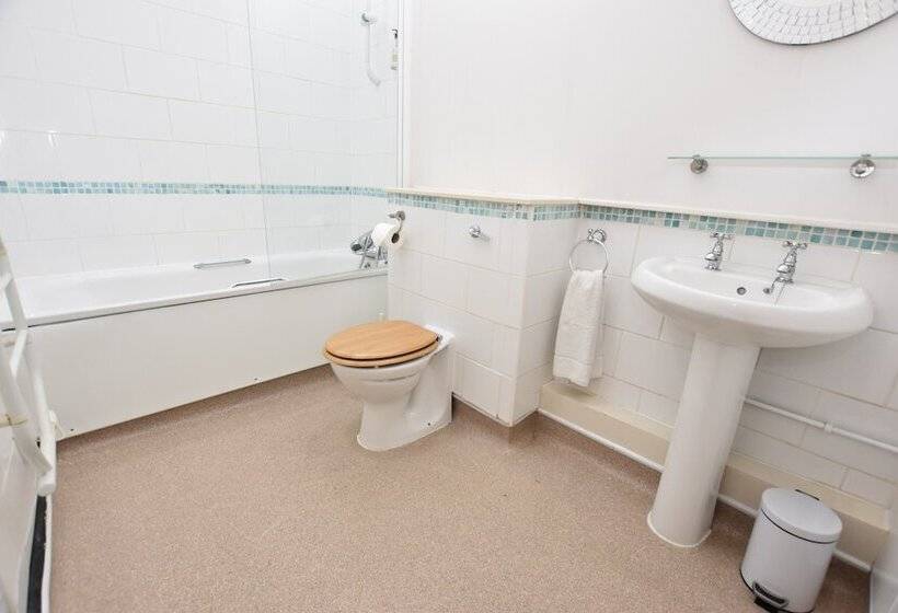 コンフォートトリプルルーム, The Halford Bridge Inn