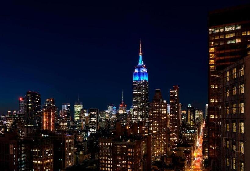 带城市景观的套间, The New York Edition