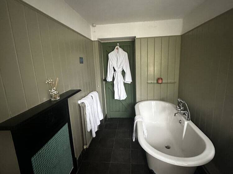 Люкс, Woolpack Inn