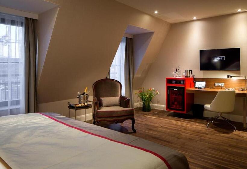 جناح جونيور, Titanic Gendarmenmarkt Berlin