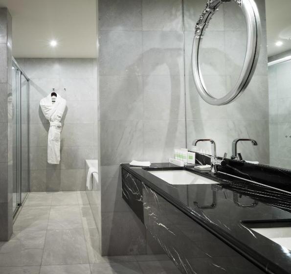 جناح دوبلكس, Titanic Gendarmenmarkt Berlin