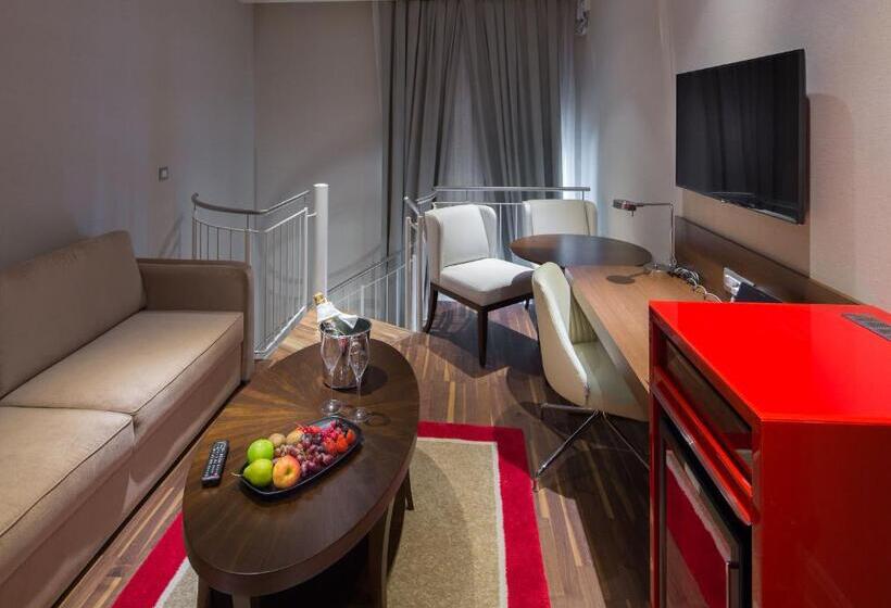 غرفة عائلية, Titanic Gendarmenmarkt Berlin