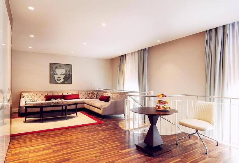 جناح, Titanic Gendarmenmarkt Berlin