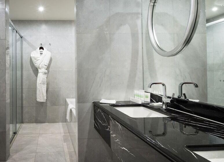 جناح, Titanic Gendarmenmarkt Berlin