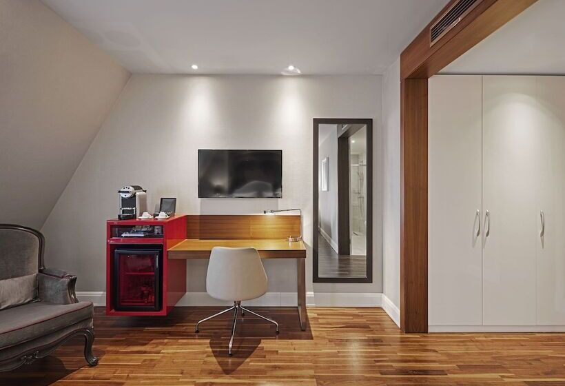 جناح جونيور, Titanic Gendarmenmarkt Berlin