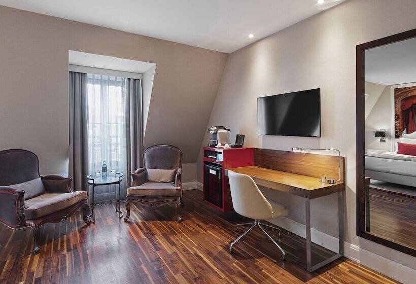 جناح جونيور, Titanic Gendarmenmarkt Berlin