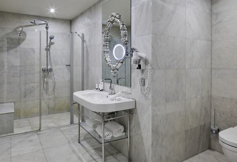 جناح, Titanic Gendarmenmarkt Berlin