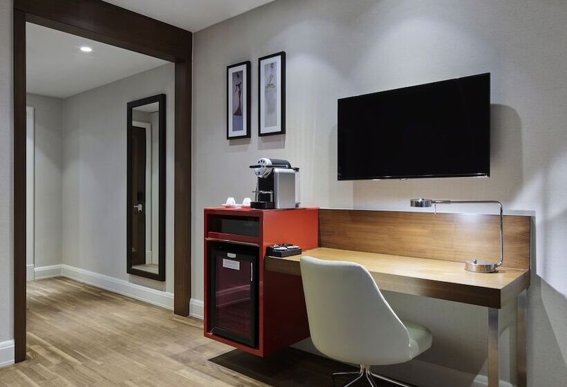 جناح دوبلكس, Titanic Gendarmenmarkt Berlin