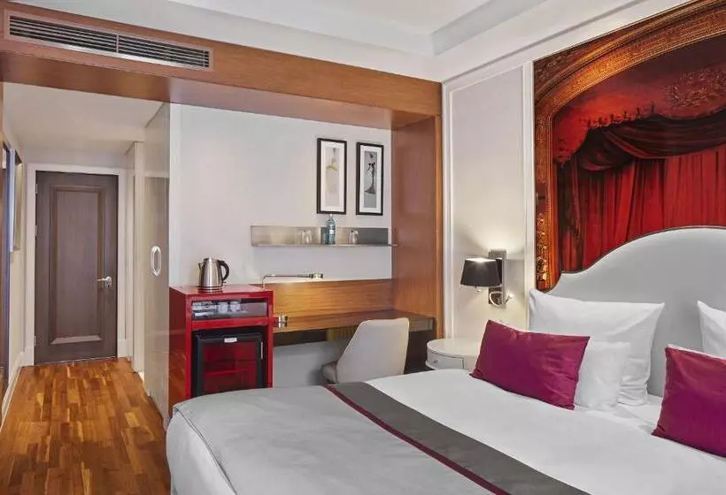 Deluxe Zimmer, Titanic Gendarmenmarkt Berlin