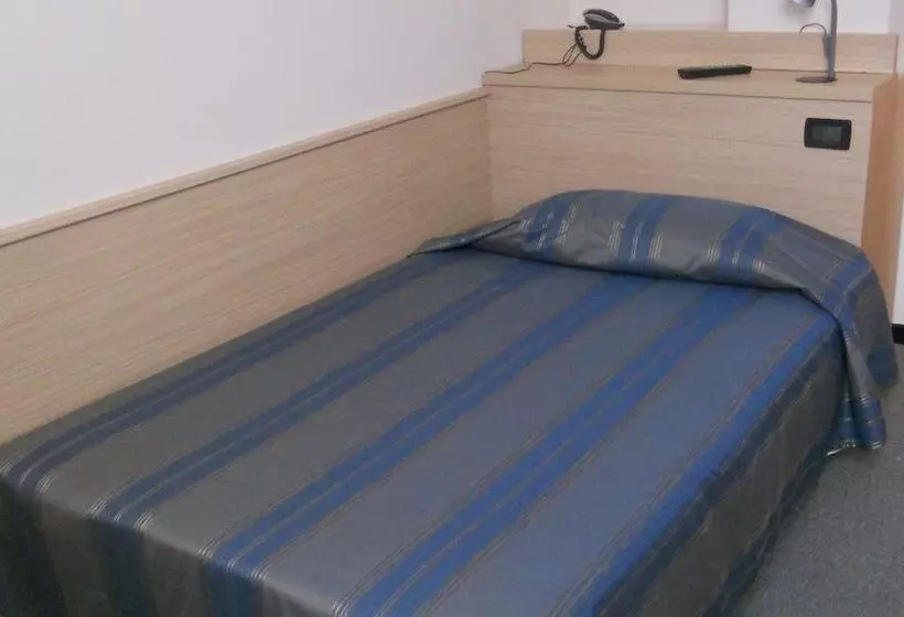 Standard Yhden Hengen Huone, Albergo Villa Ester