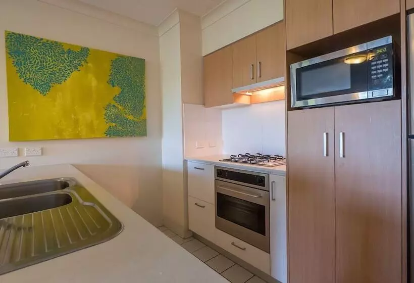2 Bedroom Premium Apartment, Inn On The Park Apartments
