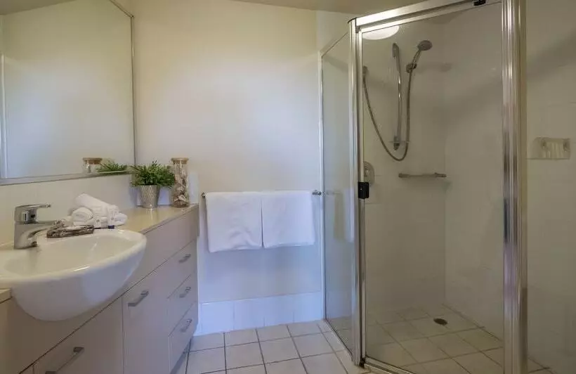 2 Bedroom Premium Apartment, Inn On The Park Apartments