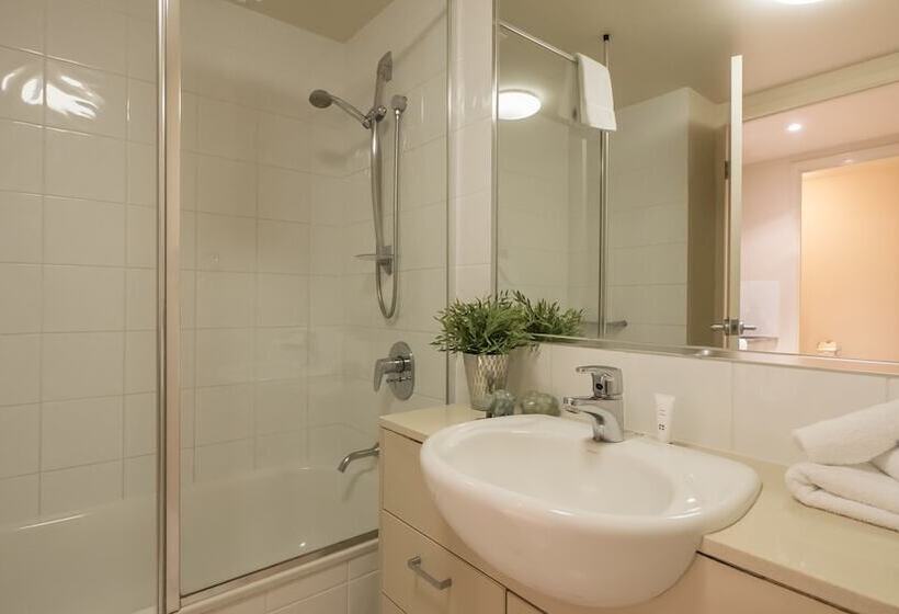 2침실 프리미엄 아파트, Inn On The Park Apartments