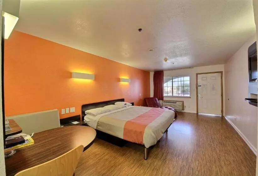 キングサイズベッドのスタンダードルーム, Motel 6edinburg, Tx