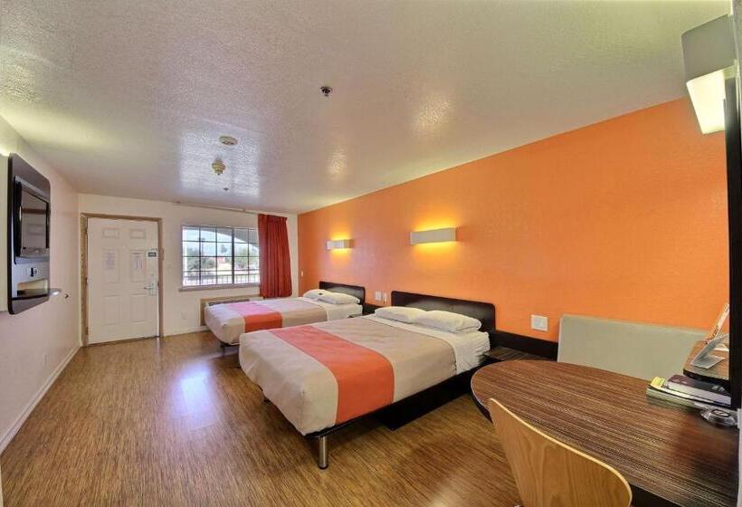 غرفة قياسية رباعية, Motel 6edinburg, Tx