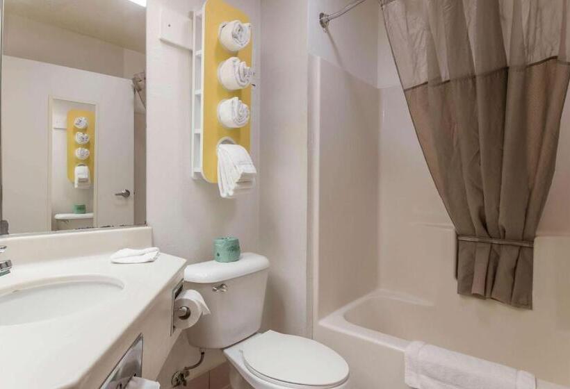 身障者適用キングサイズベッドルーム, Motel 6harrisburg, Pa  Hershey North