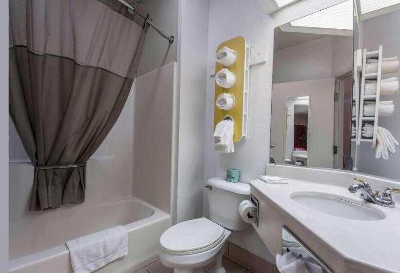 身障者適用キングサイズベッドルーム, Motel 6harrisburg, Pa  Hershey North