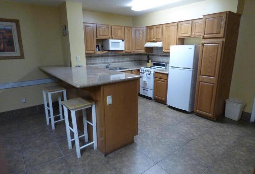 آپارتمان 2 خوابه, Coronada Inn & Suites