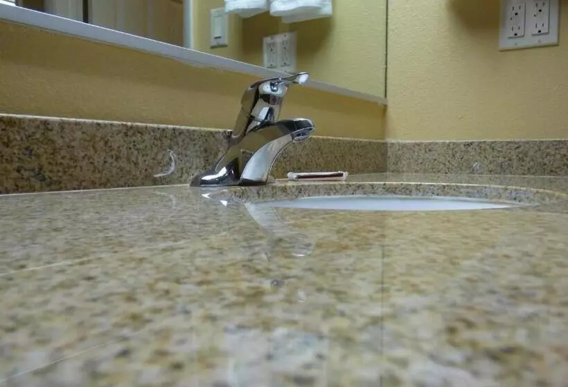 スイート, Coronada Inn & Suites