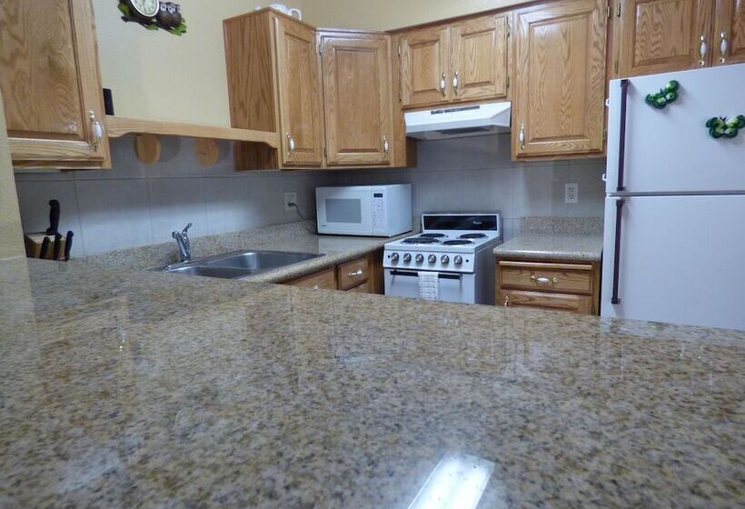 آپارتمان 2 خوابه, Coronada Inn & Suites