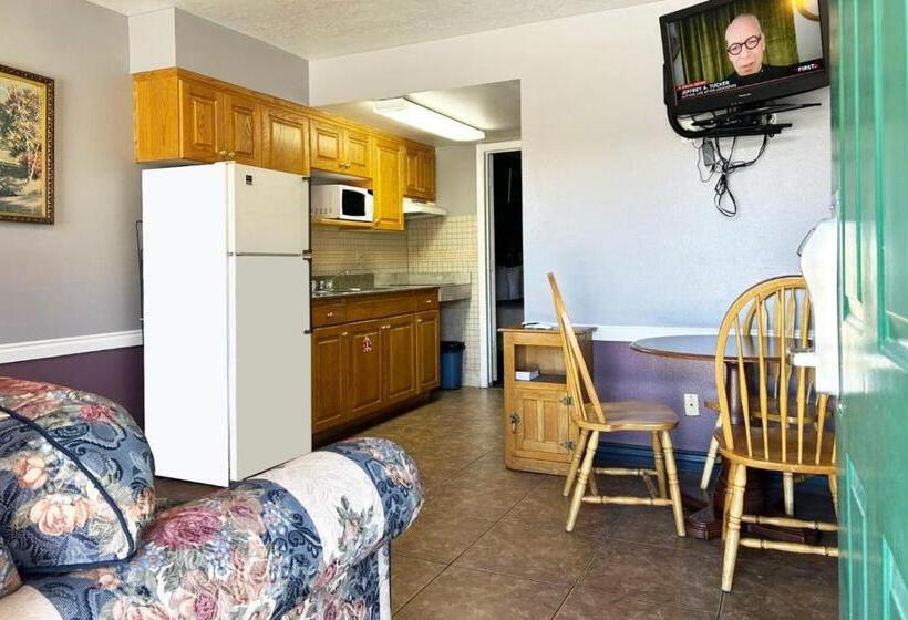 سوییت, Coronada Inn & Suites