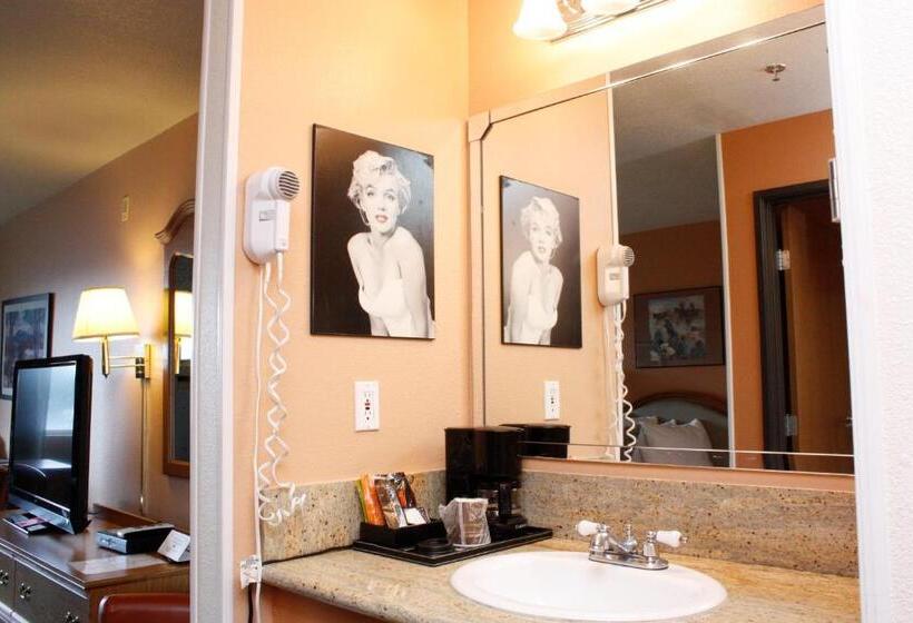 חדר סטנדרט עם מיטת קינג, Prospector Hotel & Casino