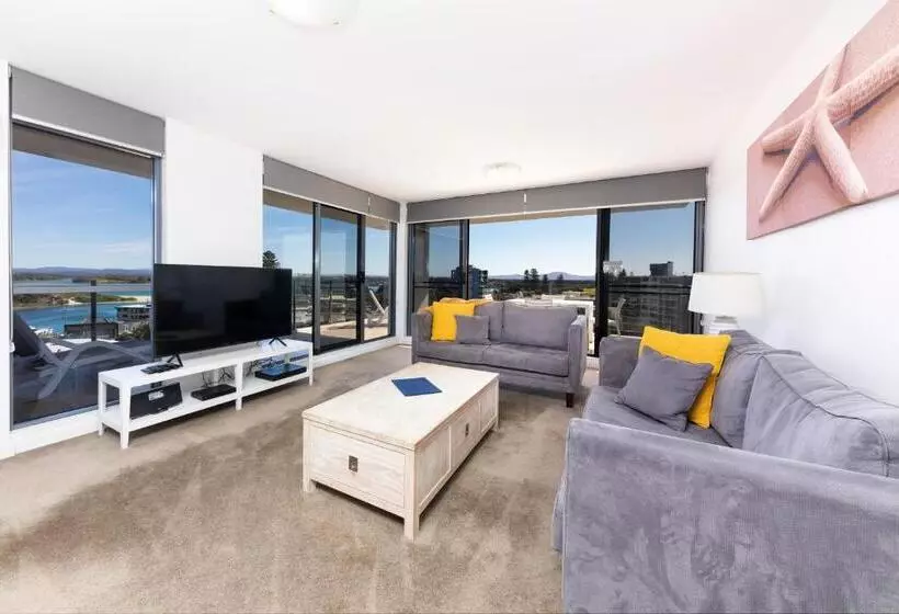 Superior 2-bedroom flat with a view, Sevan Apartments Forster