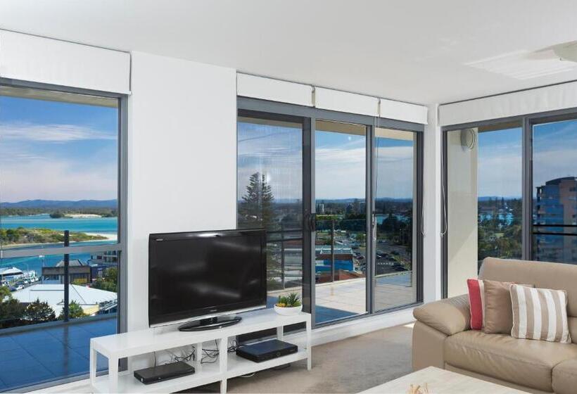 Superior 3-bedroom flat with a view, Sevan Apartments Forster