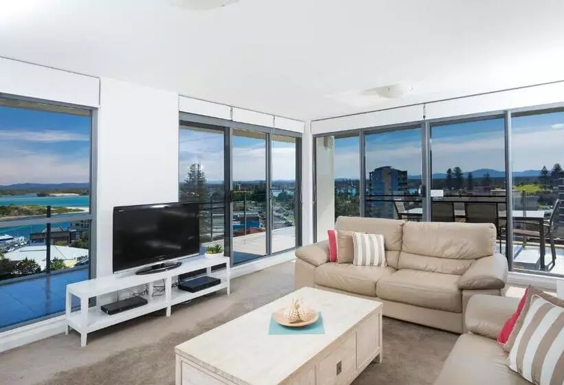 Superior 3-bedroom flat with a view, Sevan Apartments Forster