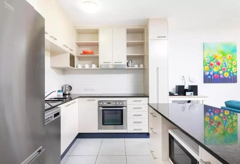 2 Bedrooms Apartment City View, Sevan Apartments Forster
