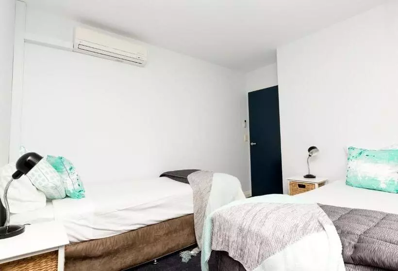 2 Bedrooms Apartment City View, Sevan Apartments Forster