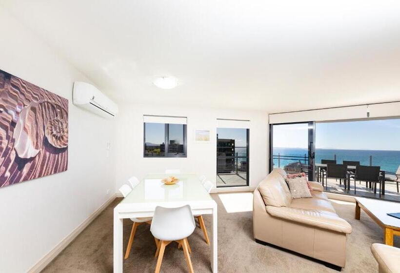 Superior 2-bedroom flat with a view, Sevan Apartments Forster