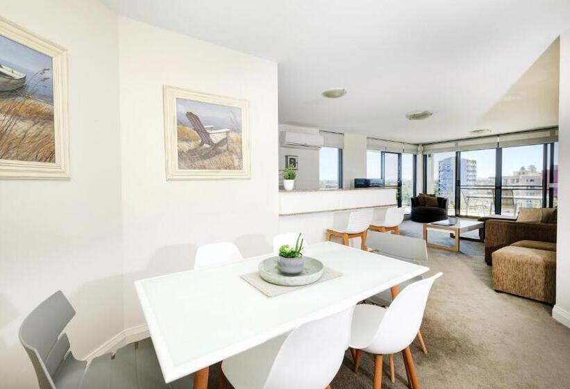 Superior 3-bedroom flat with a view, Sevan Apartments Forster