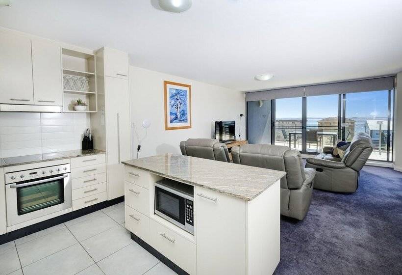 2 Bedroom Apartment with Views, Sevan Apartments Forster
